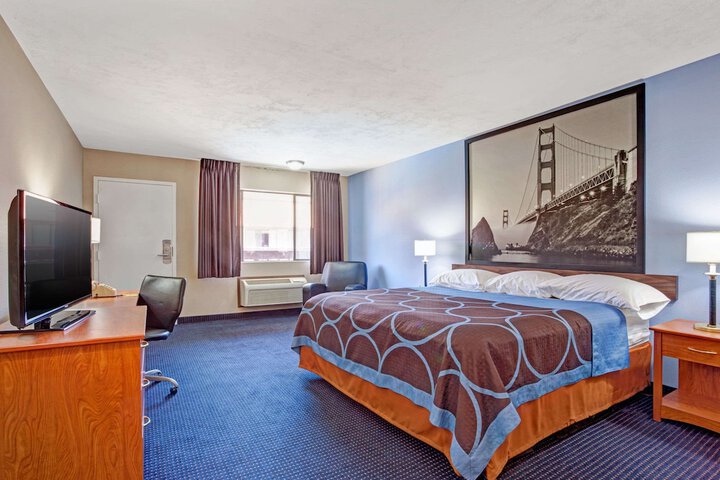 Room 14 of 28