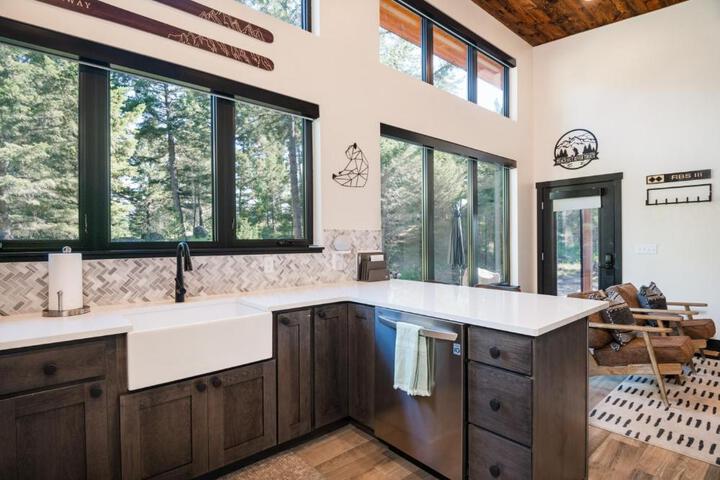 Granite Moose Hideaway Cabin
