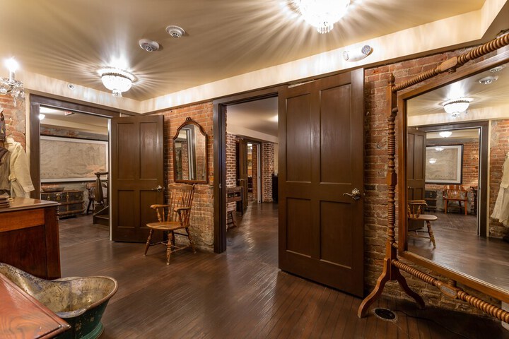 Steele Mansion