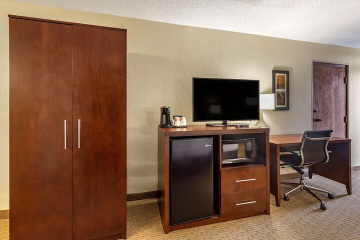 Room 11 of 37