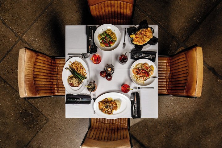 Dining 46 of 51