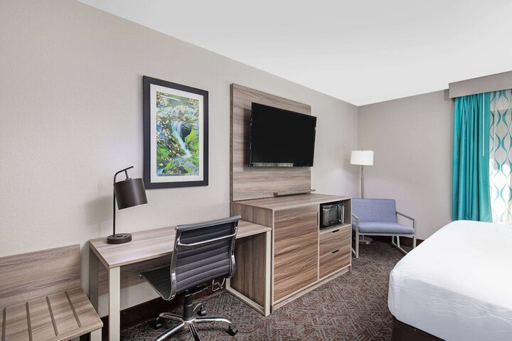 Room 16 of 38