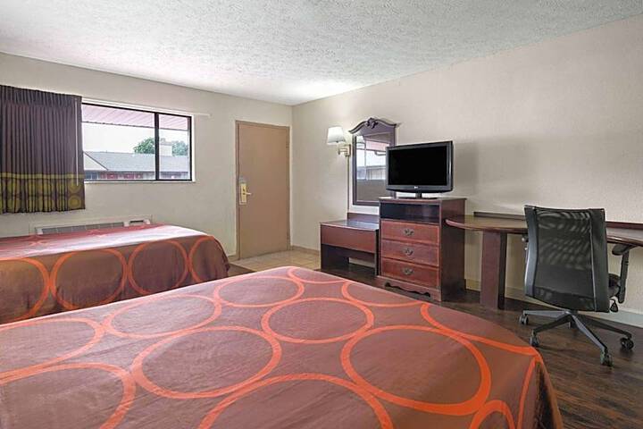 Super 8 by Wyndham Youngstown / Girard