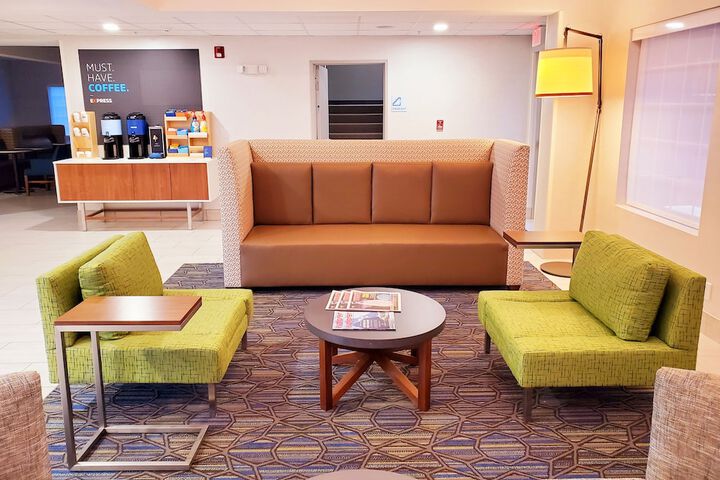 Holiday Inn Express & Suites Lincoln City by IHG