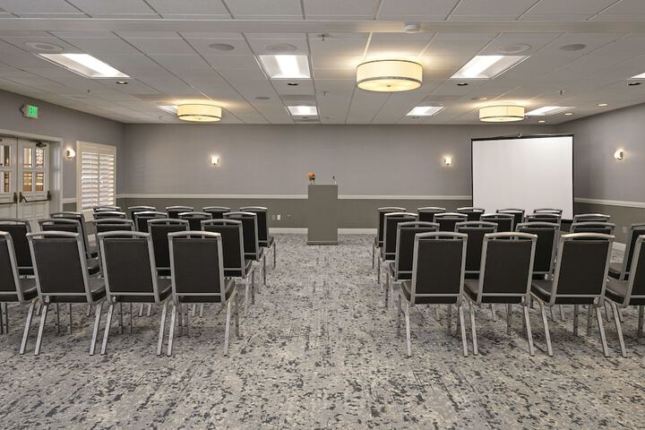 Ballroom/Hall 73 of 81