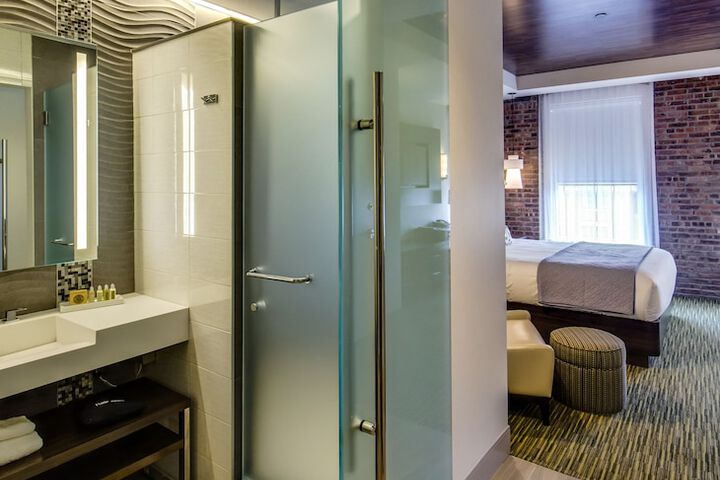 Room 11 of 37