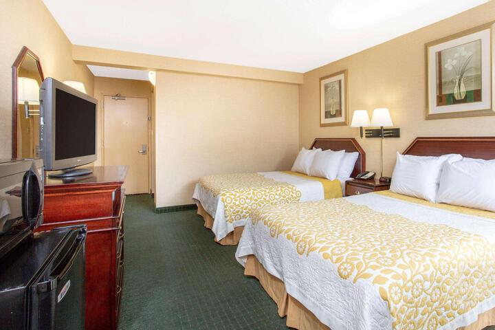 Days Inn by Wyndham College Park