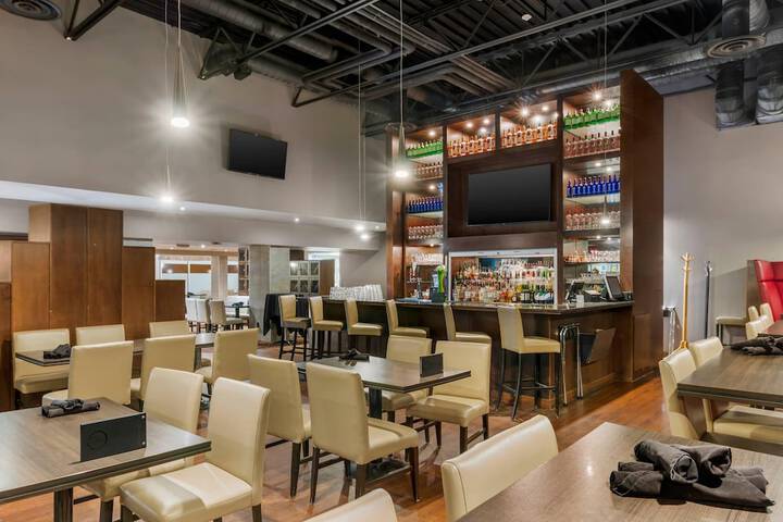 Clarion Hotel & Suites