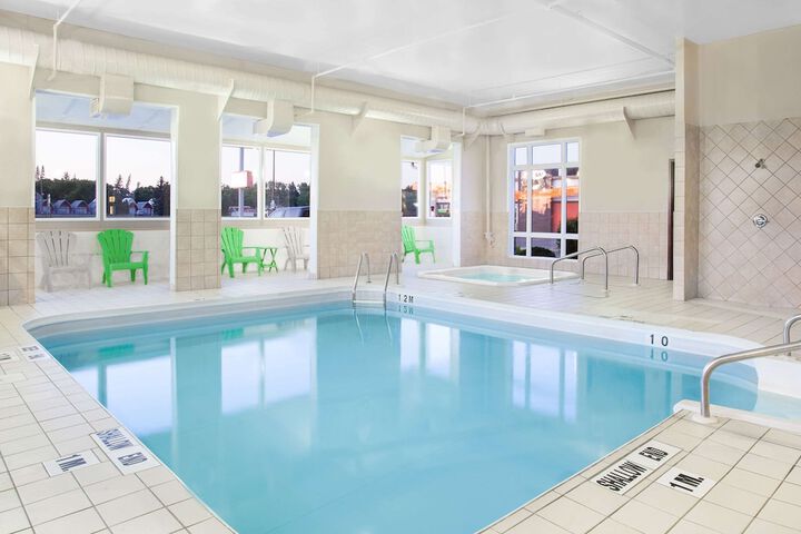 Super 8 by Wyndham Brandon MB