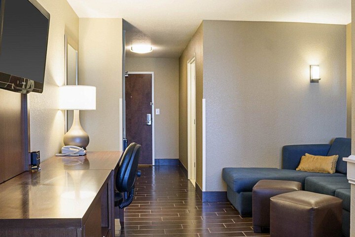 Comfort Suites Minot South