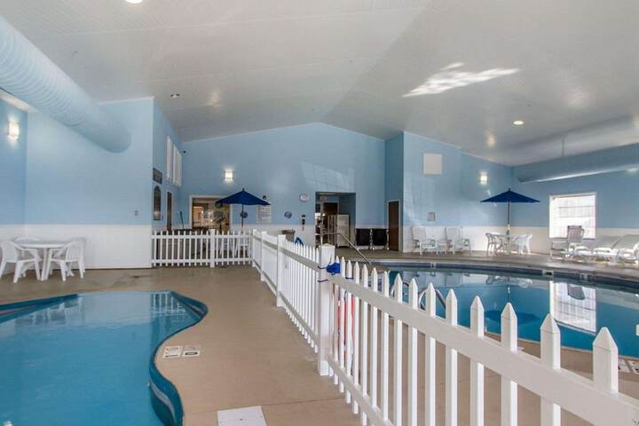 Quality Inn & Suites Fort Madison near Hwy 61