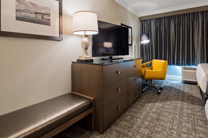 Room 27 of 46