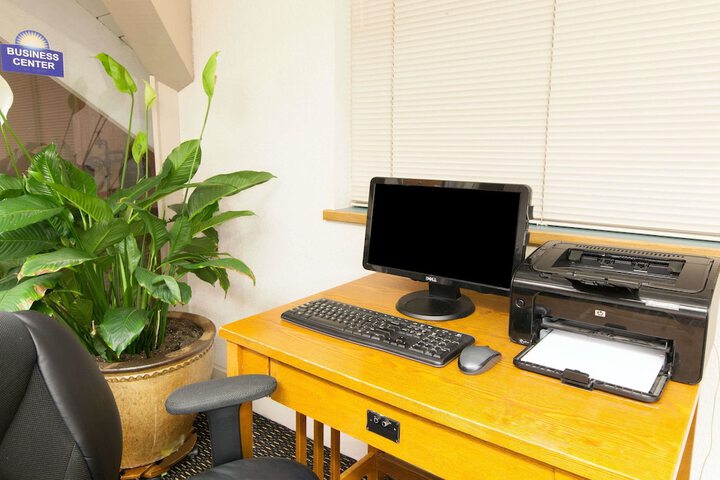 Business Center 21 of 21