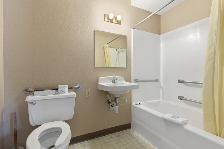 Room 11 of 15