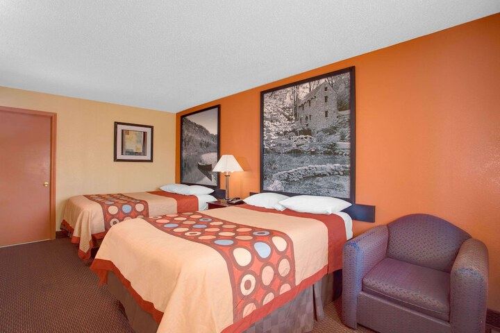 Room 9 of 15