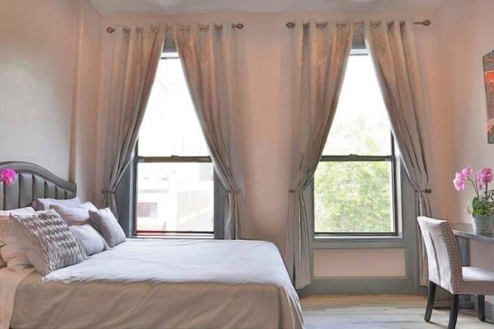 Room 33 of 48