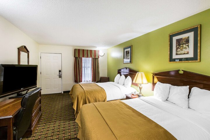 Room 15 of 33