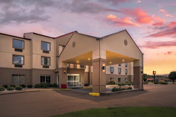 Hotel 8 of 35
