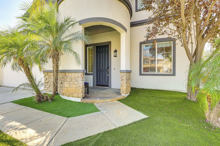 Mtn-view Gem w / Private Yard: Luxe Beaumont Home