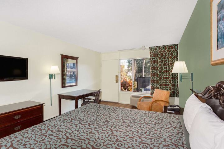 Room 13 of 25