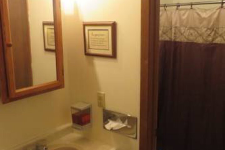 LAKE CHURCH INN