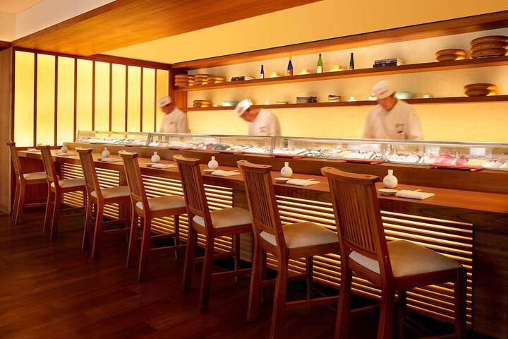 Dining 36 of 64