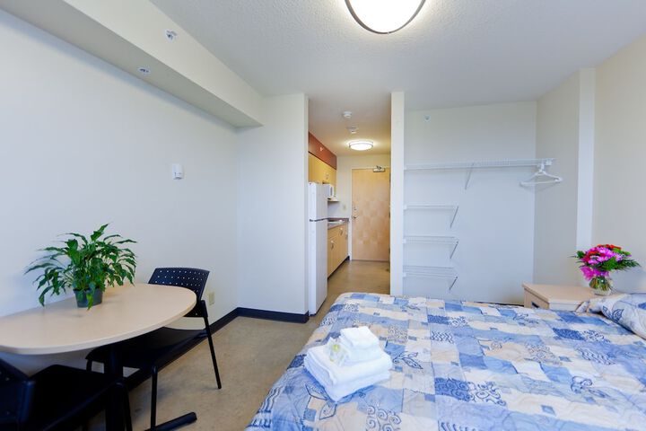 Room 32 of 80