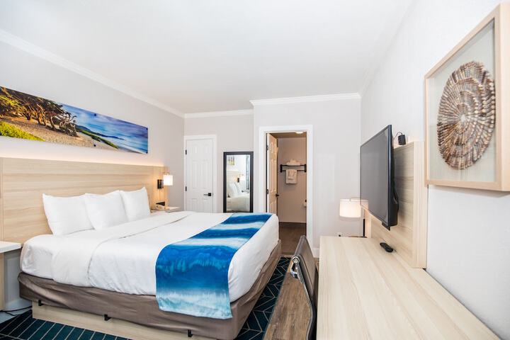 Room 33 of 65