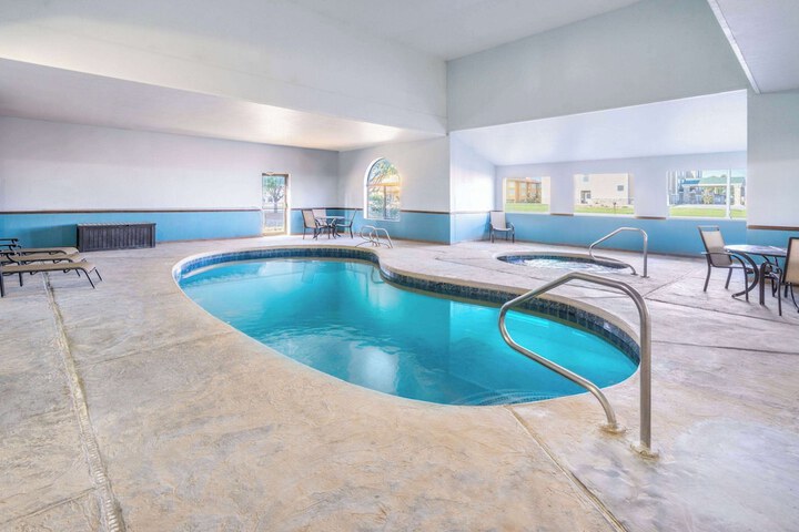 Pool 4 of 30