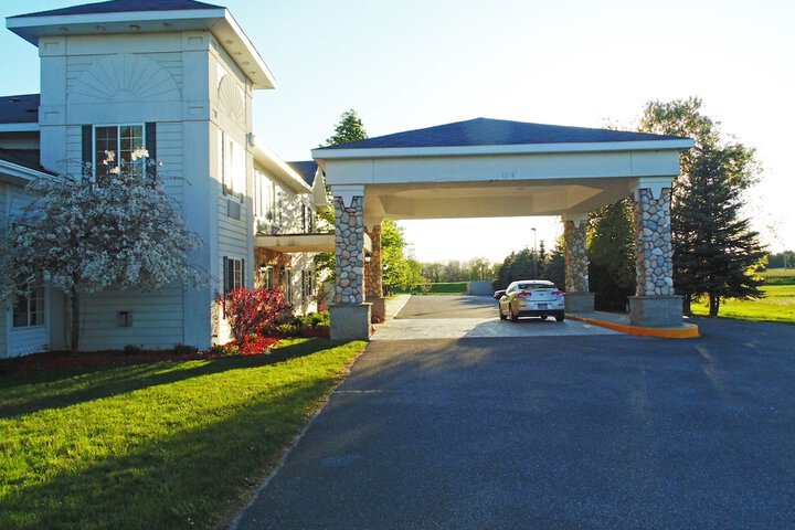 American Inn and Suites Houghton Lake