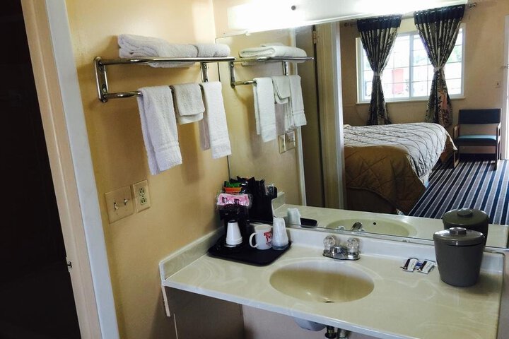 BUDGET INN