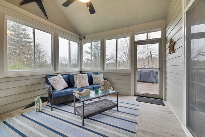 The Nest at Pinecrest by Avantstay Spacious Deck Game Room, Fire Pit