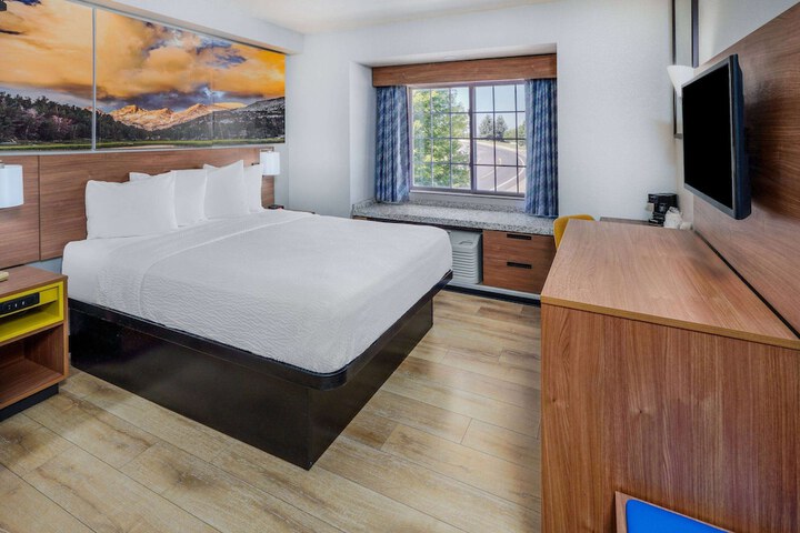 Room 14 of 28