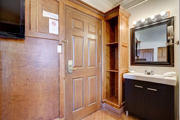 Room 34 of 52