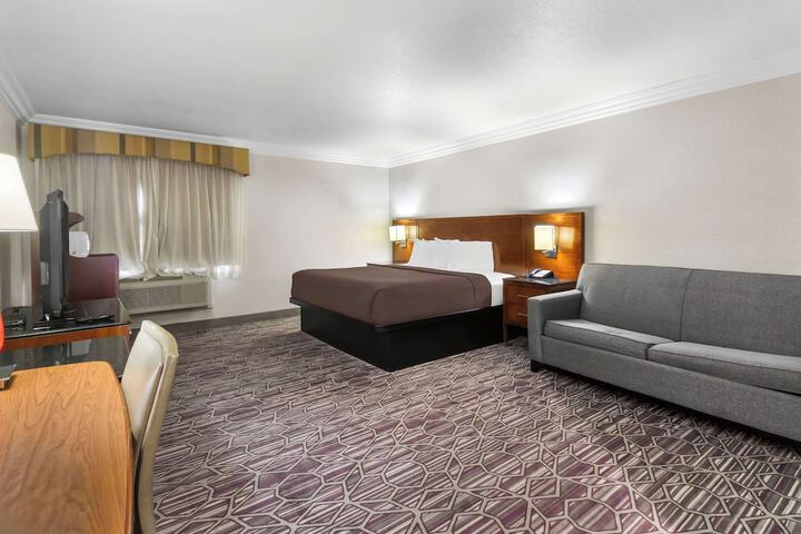 Room 21 of 34