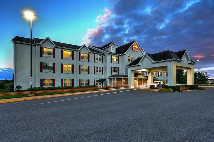 Lancaster Inn and Suites