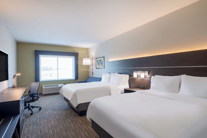 Holiday Inn Express & Suites Watertown by IHG