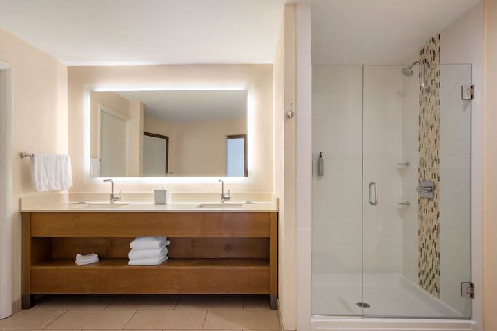 Courtyard by Marriott San Diego Del Mar / Solana Beach