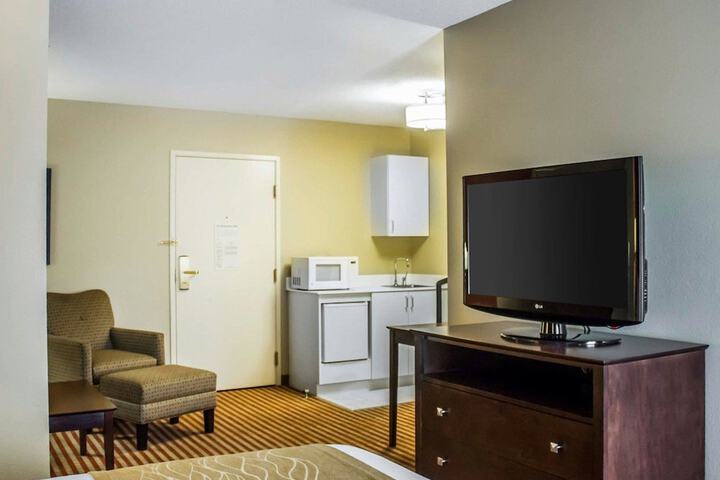 Comfort Inn & Suites Dayville - Killingly Industrial Park