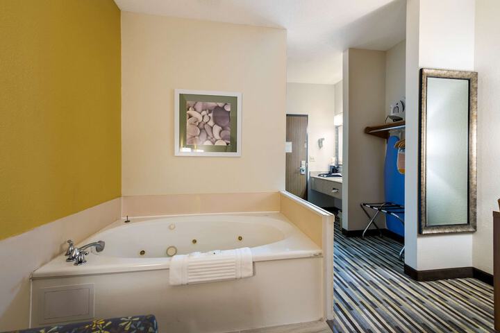 Room 16 of 36