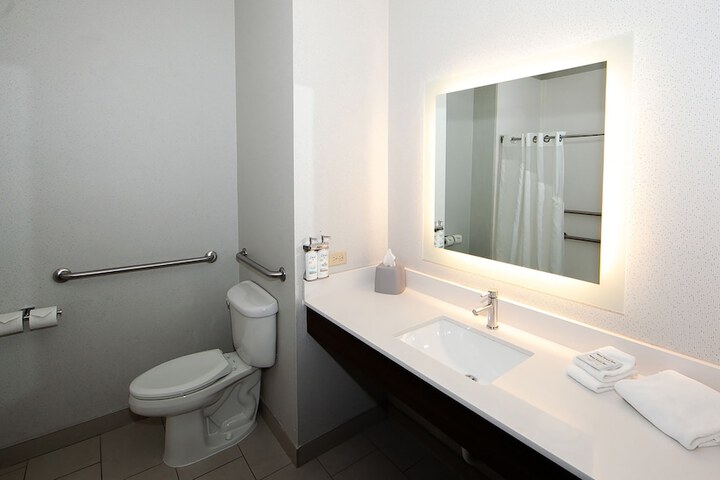 Room 10 of 42