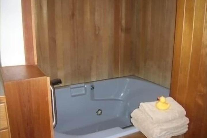 Hot Tub 36 of 39