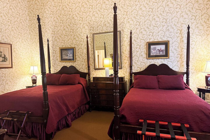 Room 104 of 142