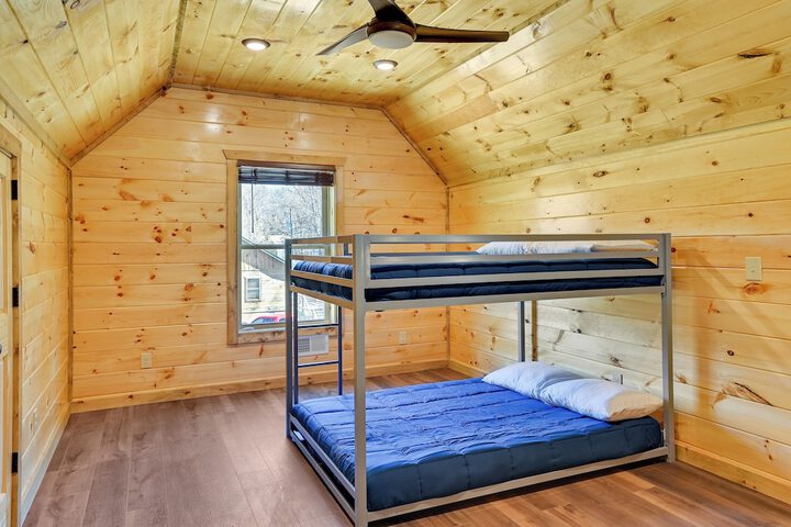 Riverside Beattyville Cabin w / Kayaks & Fire Pit!