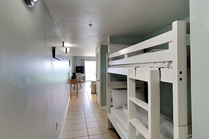 Room 45 of 102