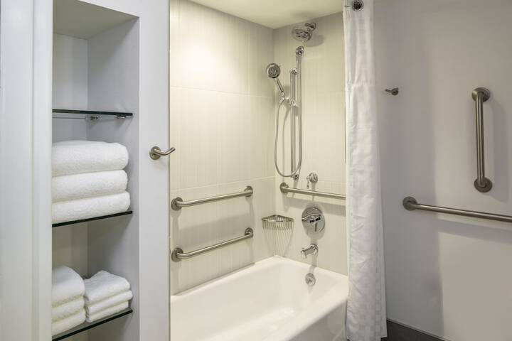 DoubleTree by Hilton Pittsburgh - Cranberry
