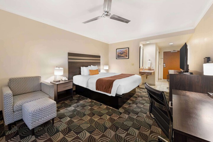 Room 15 of 43