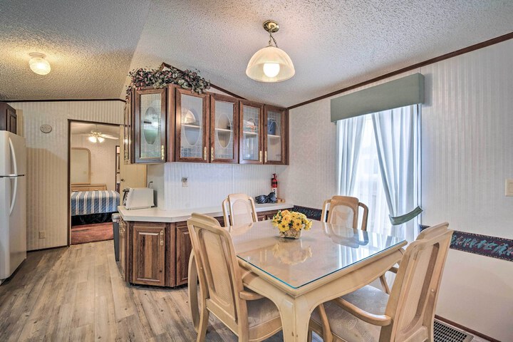 Peaceful Canal-front Retreat w / Boathouse!