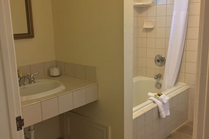 Room 25 of 106
