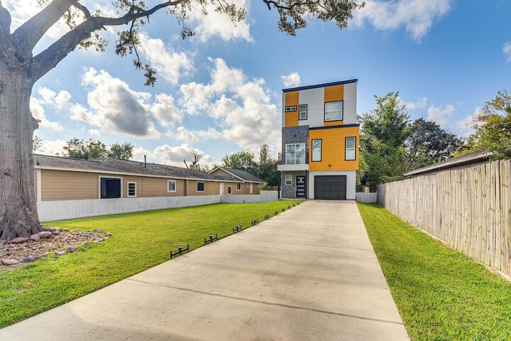 South Houston Townhome w / Patio & Gas Grill!